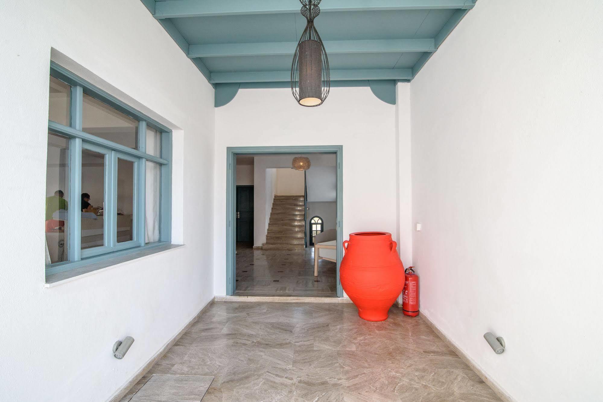 Iris Boutique Hotel Kamari  Exterior photo