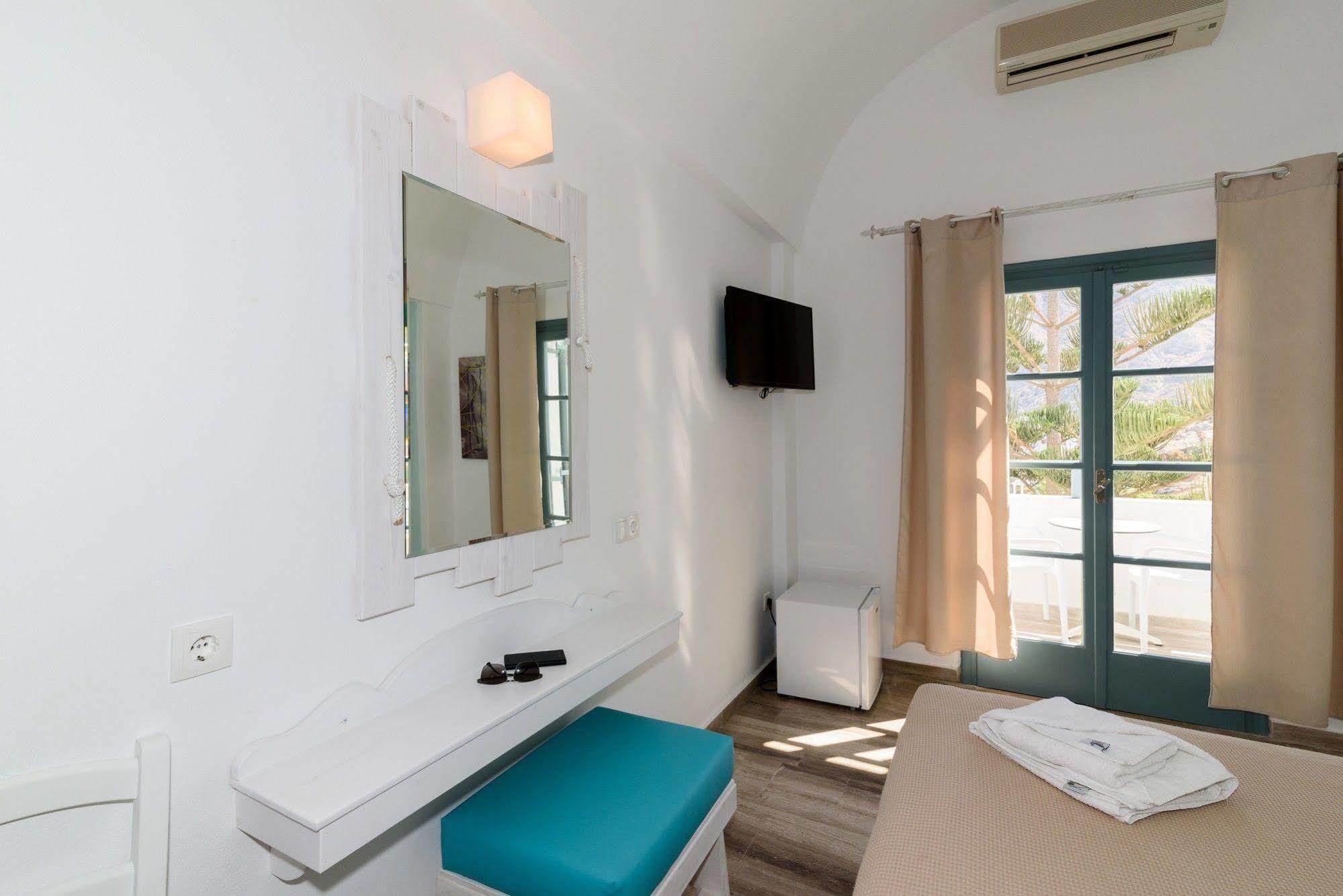 Iris Boutique Hotel Kamari  Exterior photo