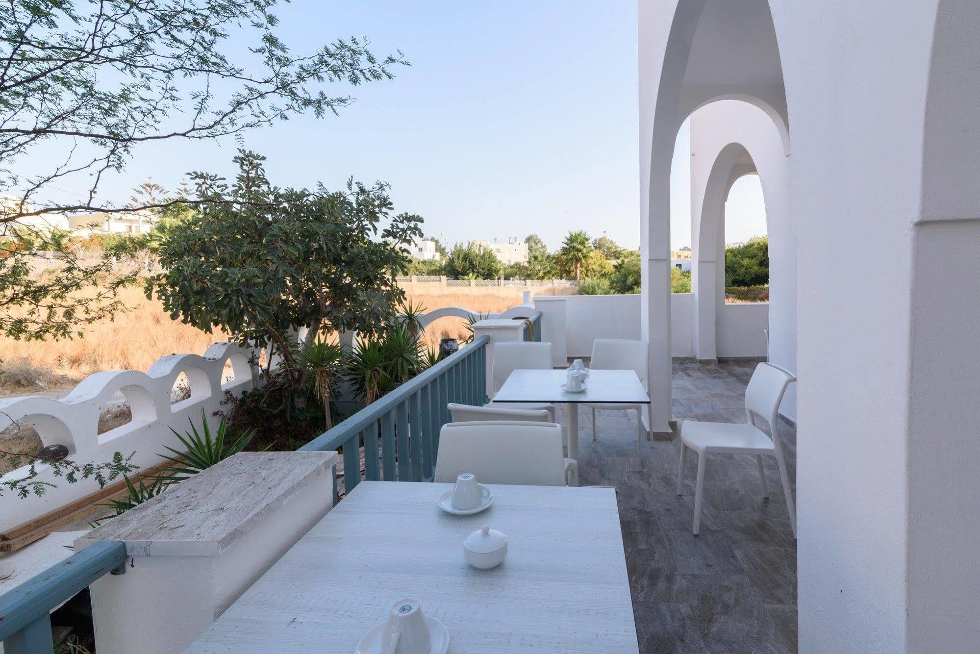 Iris Boutique Hotel Kamari  Exterior photo